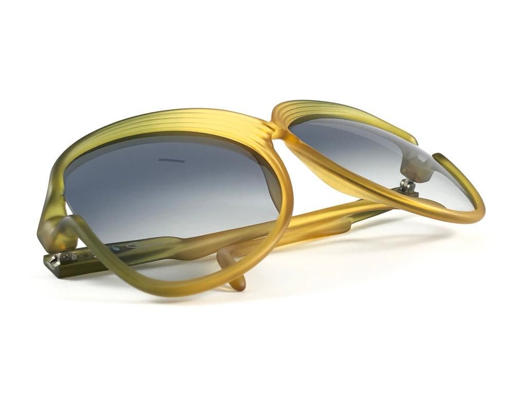 New Vintage Saphira Translucent Green & Amber Oversized Sunglasses Germany  80s For Sale 2