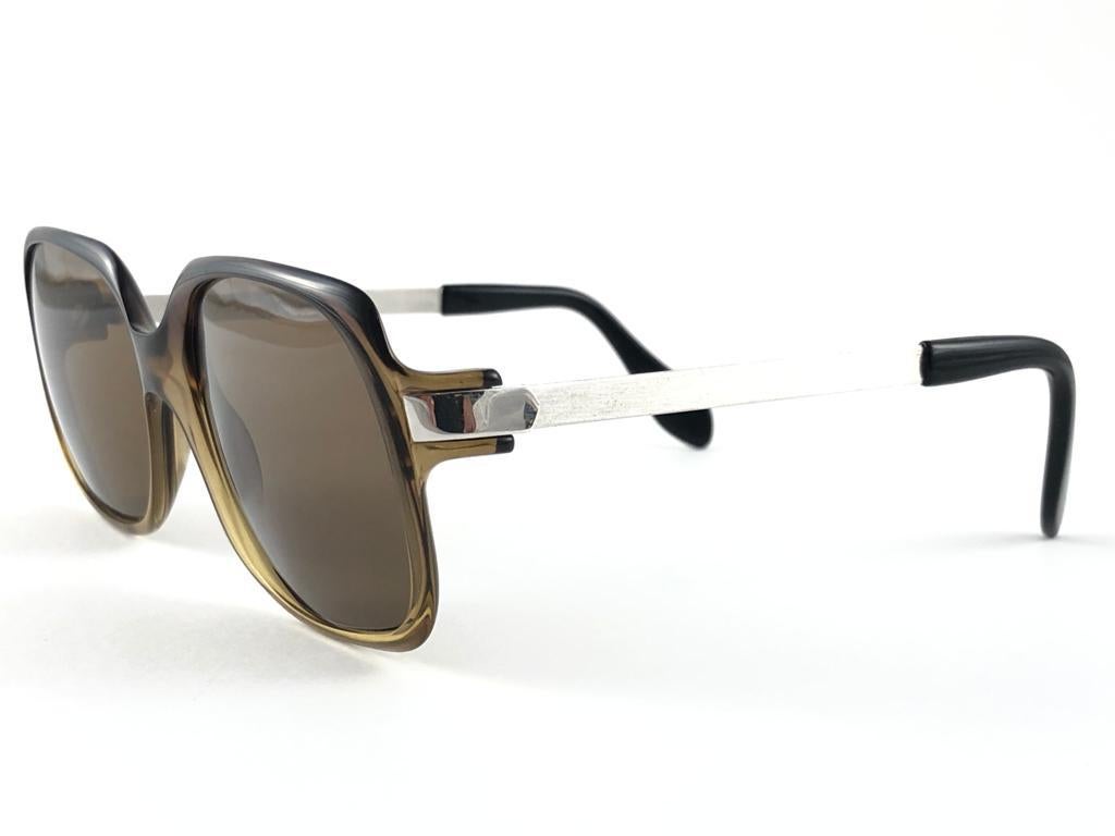 New Vintage Sapphire 4048 Translucent Brown & Honey Sunglasses 1980s Germany In New Condition In Baleares, Baleares