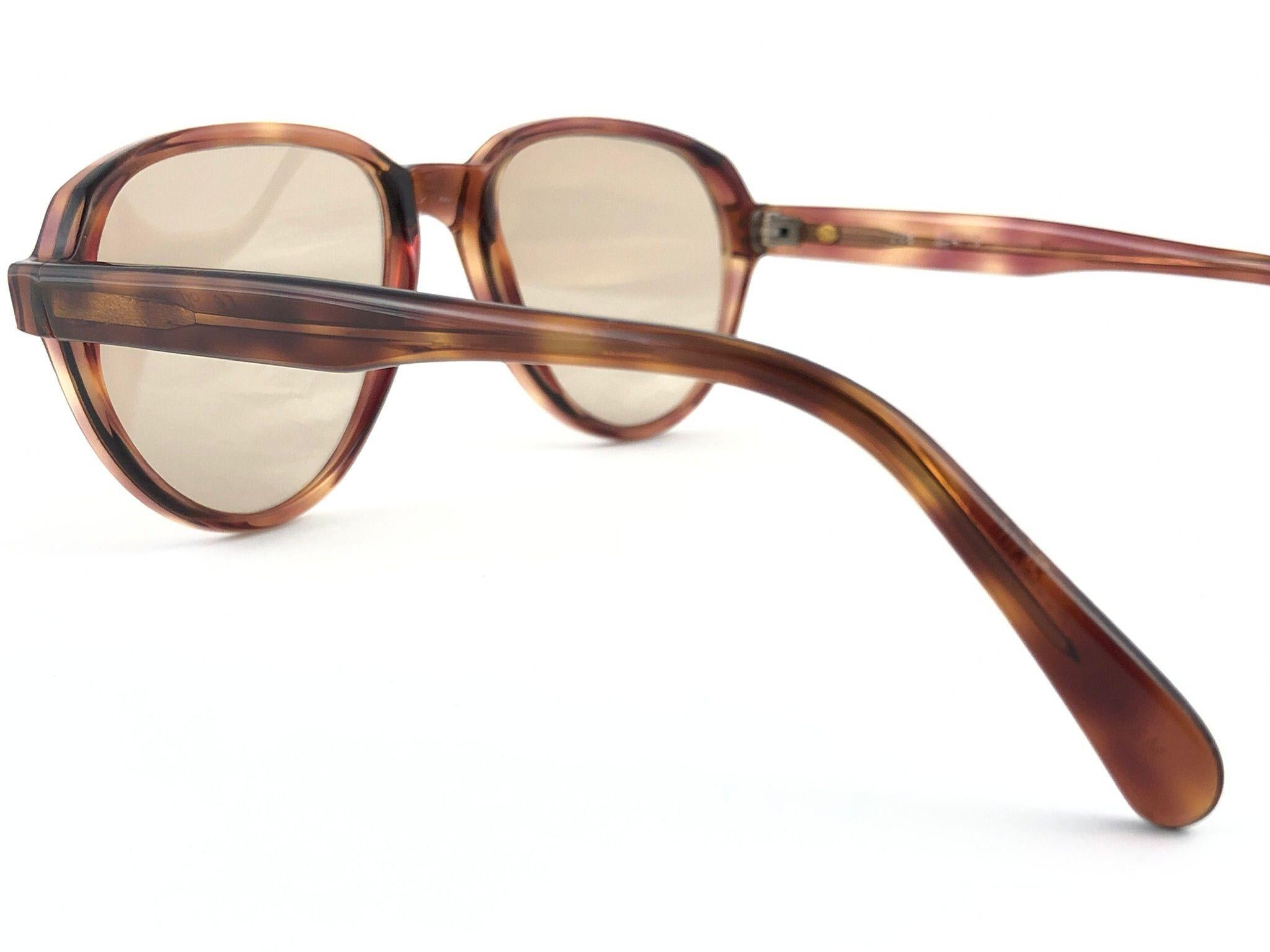 Nouvelles lunettes de soleil vintage Serge Kirchhofer. 

Les lentilles Spotles.

Cet article peut présenter des signes d'usure dus au stockage.

Made in W. Germany