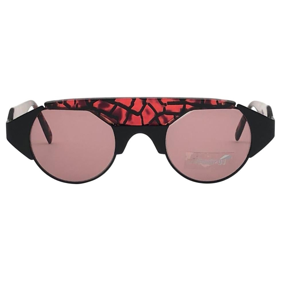 Lunettes de soleil vintage rouges en mosaïque M9705 avec silhouette, fabriquées en Autriche, années 1980, Neuf en vente