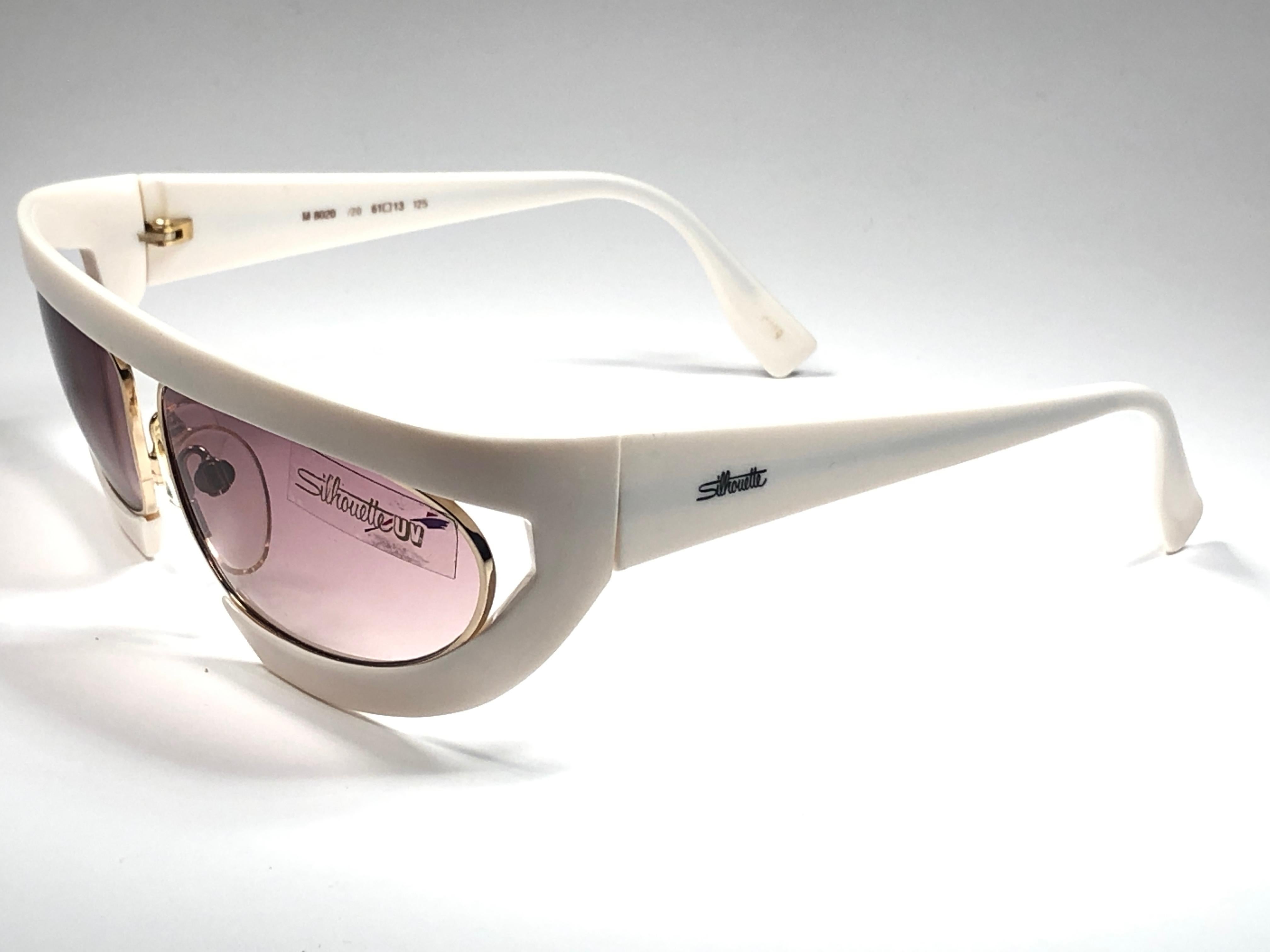 New Vintage Silhouette Mask M8020 White 1980's Sunglasses In New Condition For Sale In Baleares, Baleares