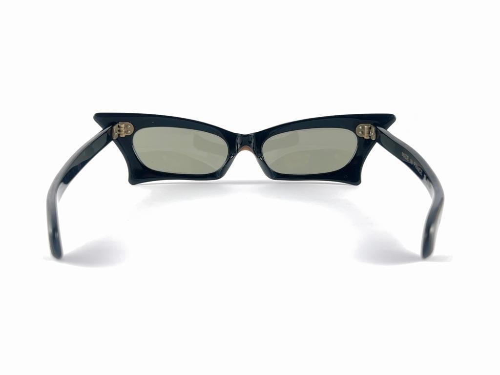 New Vintage Small Rectangular Midcentury Frame 1960's Sunglasses Made In France en vente 5