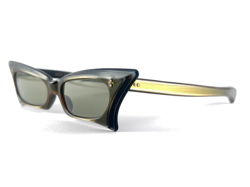 New Vintage Small Rectangular Midcentury Frame 1960's Sunglasses Made In France Neuf - En vente à Baleares, Baleares