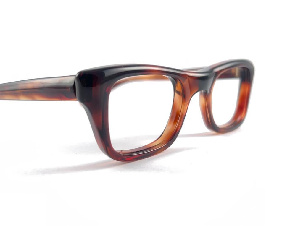 

New Vintage Bausch & Lomb Small Tortoise Rx Frame. Bausch & Lombon both Temples
This Item May Show Minor Sign Of Wear Due To More Than 50 Years Of Storage
Designed And Produced In The 60'S. So Cool, A Classic And Timeless Piece




Made In
