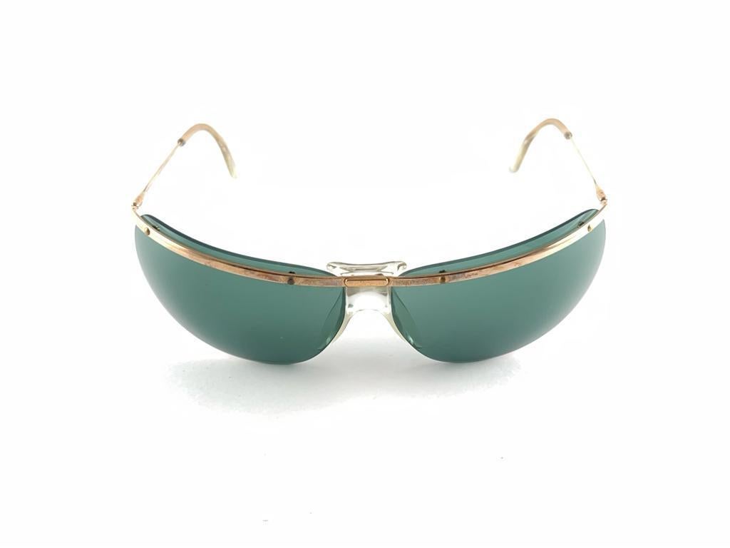 Neu Ultra Rare Sammler Paar Vintage Sol Amor Wrap Rimless 1960'S Sonnenbrille
Leichter goldener Metallrahmen mit grünen Originalgläsern

Dieses Paar kann aufgrund von mehr als 60 Jahren Lagerung leichte Gebrauchsspuren aufweisen.


Hergestellt in