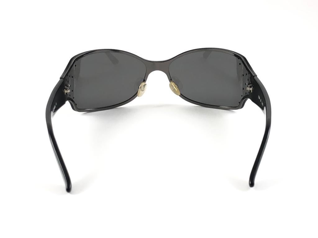 New Vintage Sonia Rykiel Black Shield Frame Holding Grey Lenses Sunglasses Y2K For Sale 4