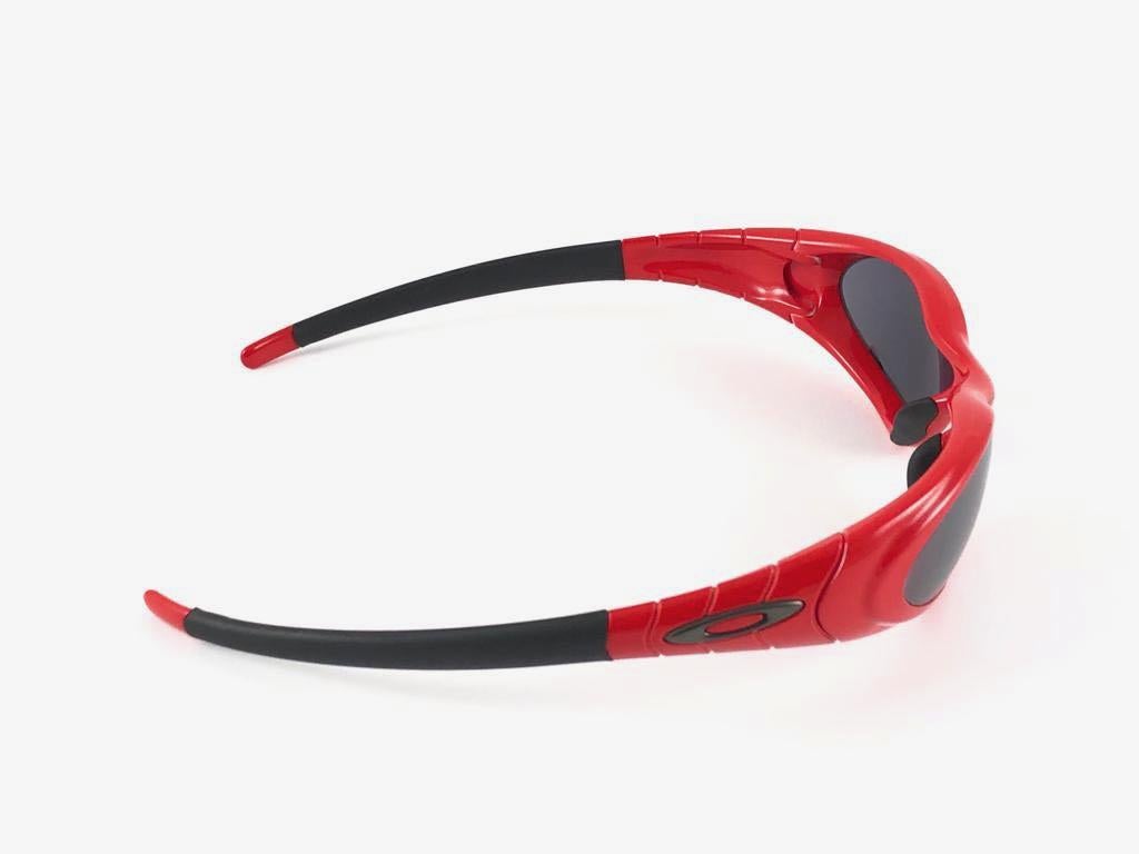 New Vintage Sports Oakley Eye Jacket Red 3.0 Iridium Lenses 1999 Sunglasses In New Condition In Baleares, Baleares