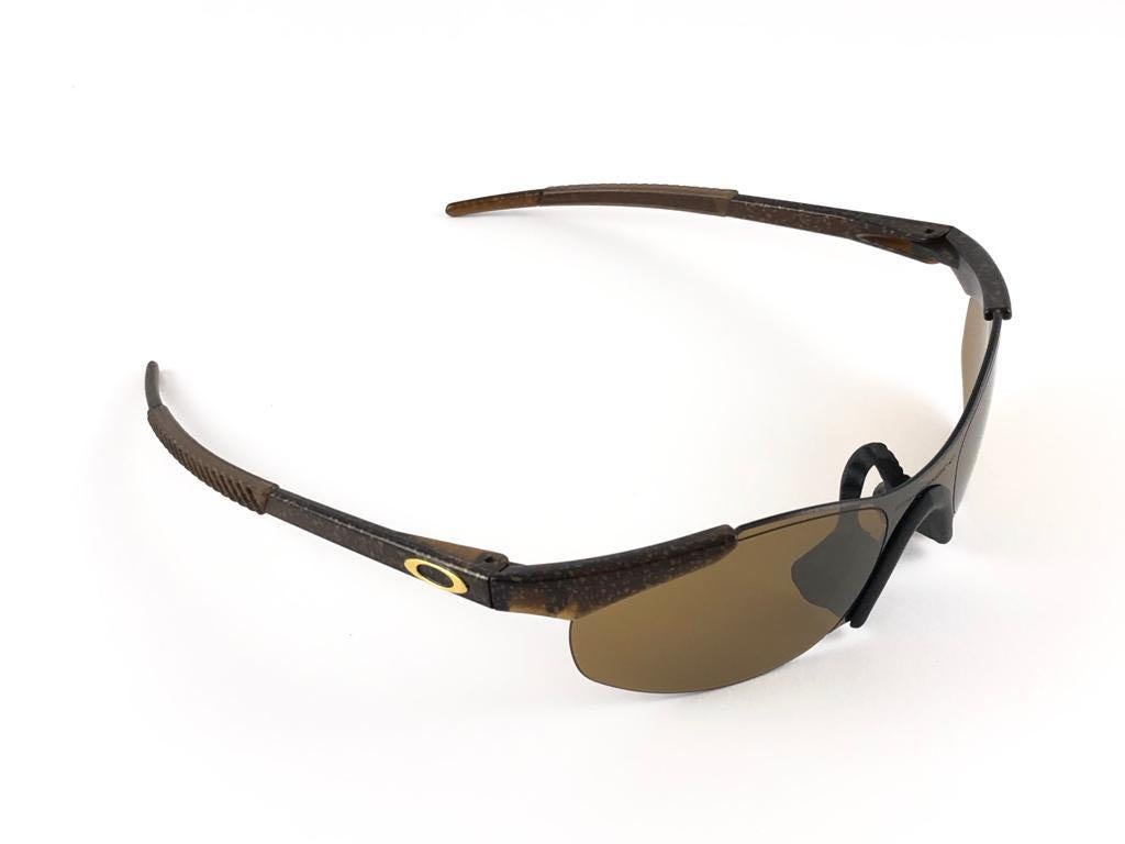 Neu New Vintage Sports Oakley Gold Iridium-Lenses 1999 Sonnenbrille  im Zustand „Neu“ im Angebot in Baleares, Baleares
