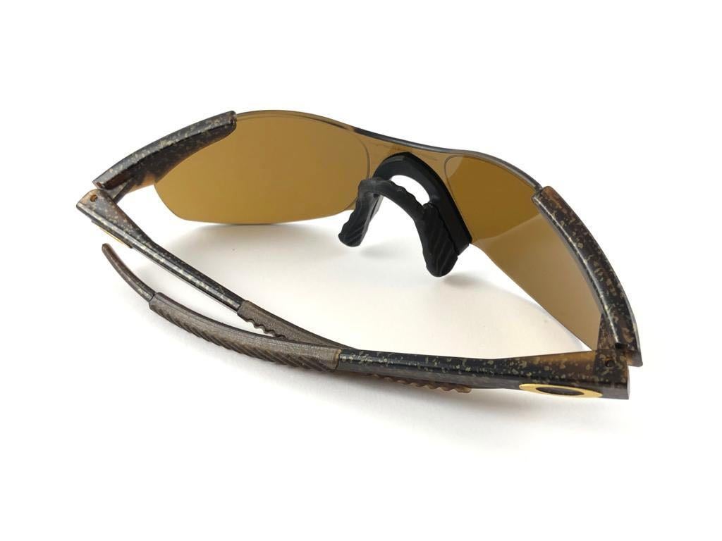 Neu New Vintage Sports Oakley Gold Iridium-Lenses 1999 Sonnenbrille  im Angebot 1