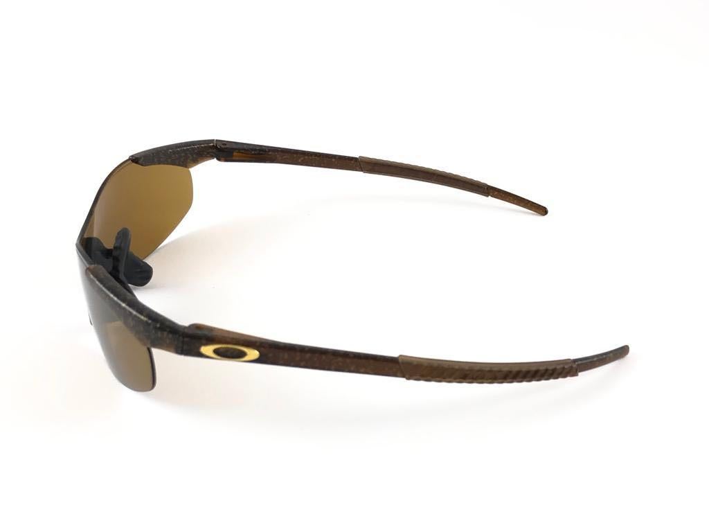 New Vintage Sports Oakley Gold Iridium Lenses 1999 Sunglasses  In New Condition For Sale In Baleares, Baleares