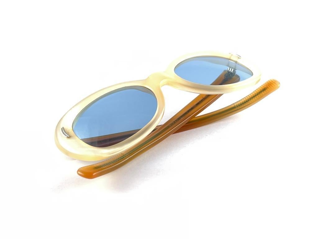 New Vintage Suntimer Victory Blue Lenses Made in France 1960's Sunglasses  For Sale 7