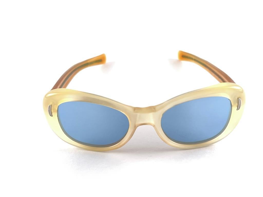 Gris New Vintage Suntimer Victory Blue Lenses Made in France 1960's Sunglasses  en vente
