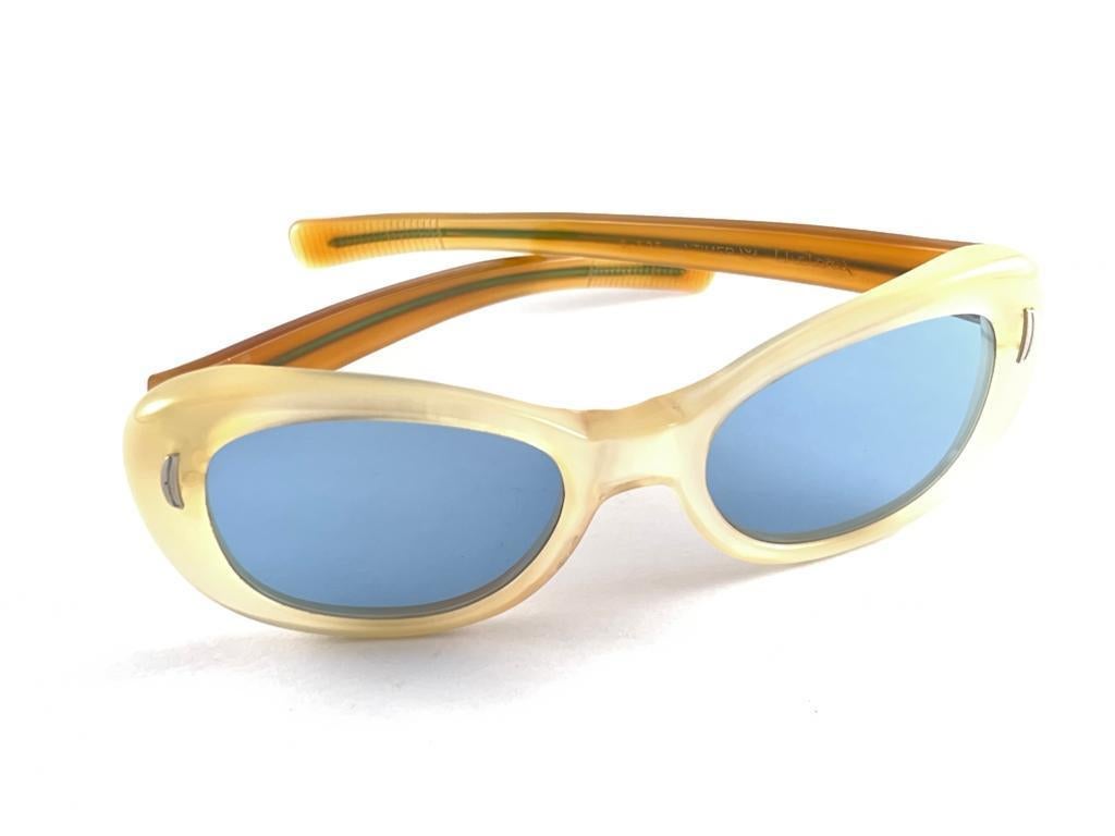 New Vintage Suntimer Victory Blue Lenses Made in France 1960's Sunglasses  Neuf - En vente à Baleares, Baleares