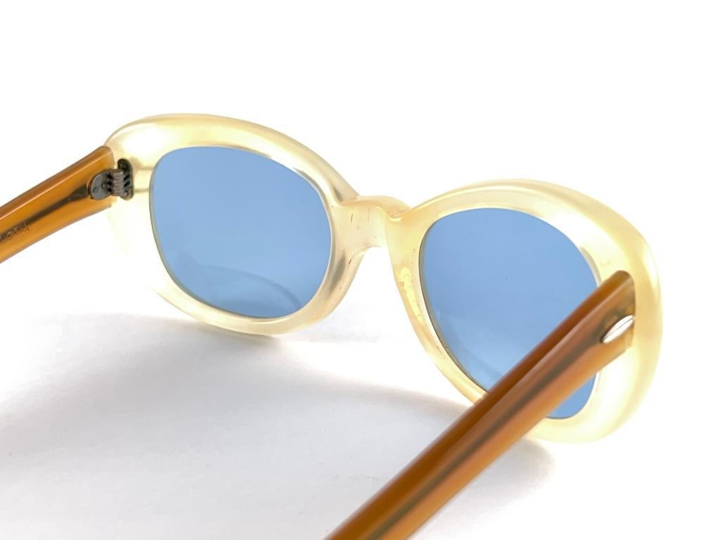 New Vintage Suntimer Victory Blue Lenses Made in France 1960's Sunglasses  en vente 4