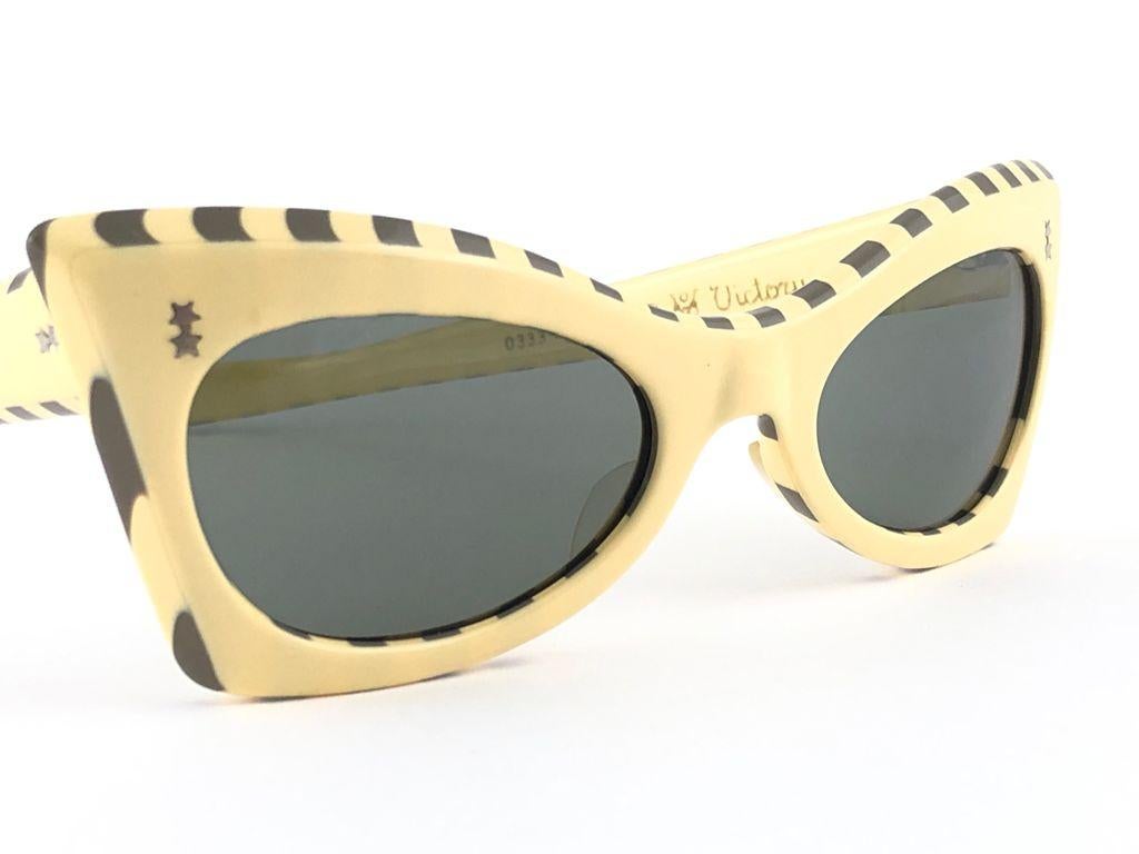 Women's or Men's New Vintage Suntimer Victory Cat Eye Beige Mid Century France 1960 Sunglasses  For Sale