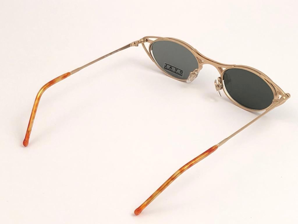 New Vintage Takumi Magnetic Gold Cat Eye Sunglasses 1980's Made in Japan In New Condition In Baleares, Baleares