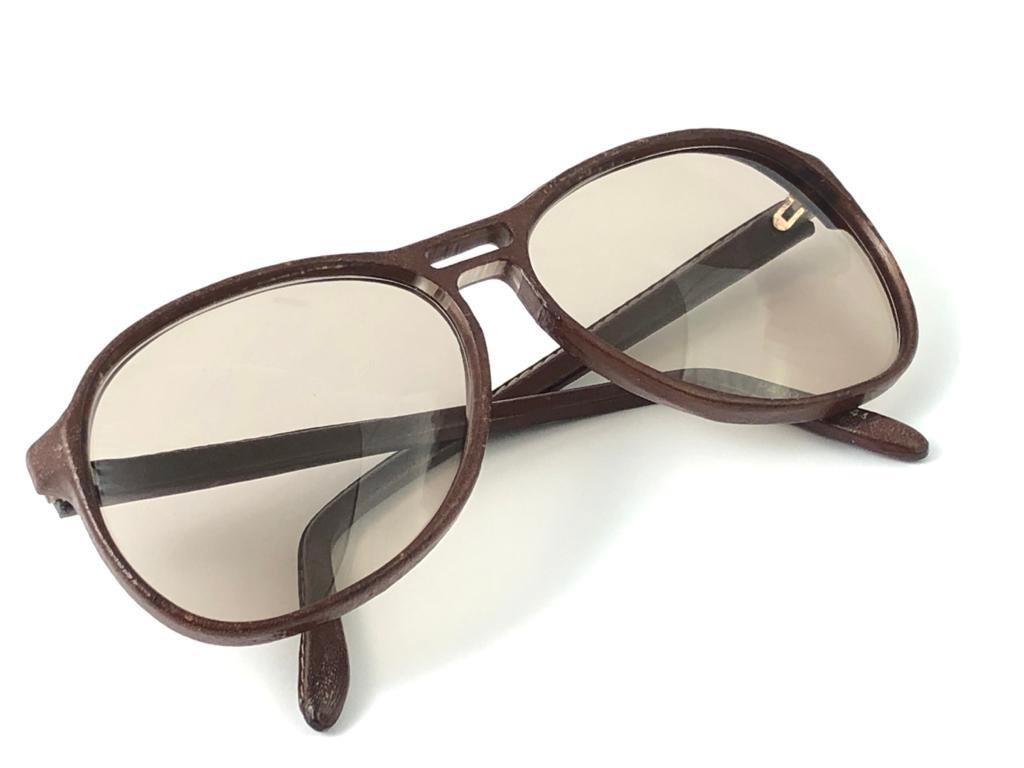 New Vintage Tannereye Canada Real Leather Oversized 1980's Sunglasses In Excellent Condition For Sale In Baleares, Baleares
