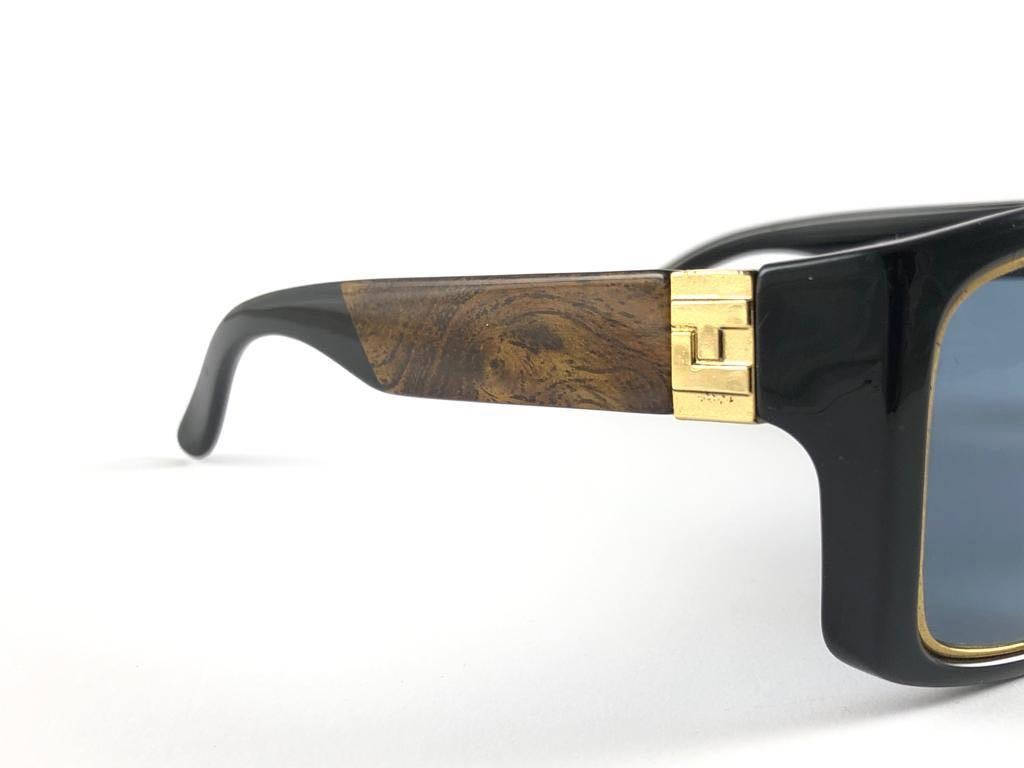 New Vintage Ted Lapidus Paris TL 19 Gold & Black 1970 Sunglasses In New Condition For Sale In Baleares, Baleares
