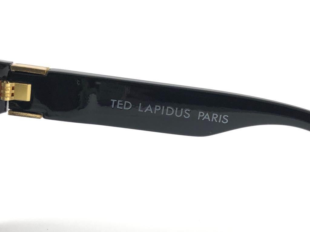 New Vintage Ted Lapidus Paris TL 19 Metallic Red & Gold 1970 Sunglasses In New Condition For Sale In Baleares, Baleares