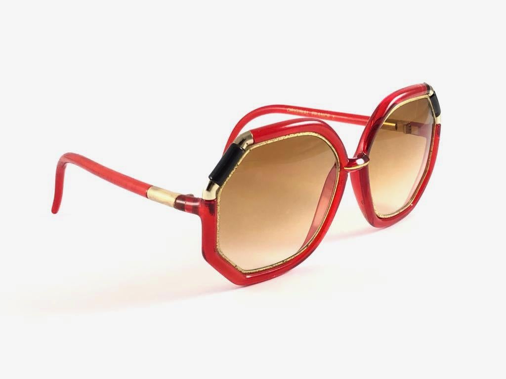 Mint Vintage Ted Lapidus Black, Red  With Gold Accents Light Gradient Lenses.  
Made In Paris.  
Produced And Design In 1970'S.  
This Item Have Sign Of Wear On The Frame In A Form Or Small Tarnish On The Gold. Please Study The Pictures Prior