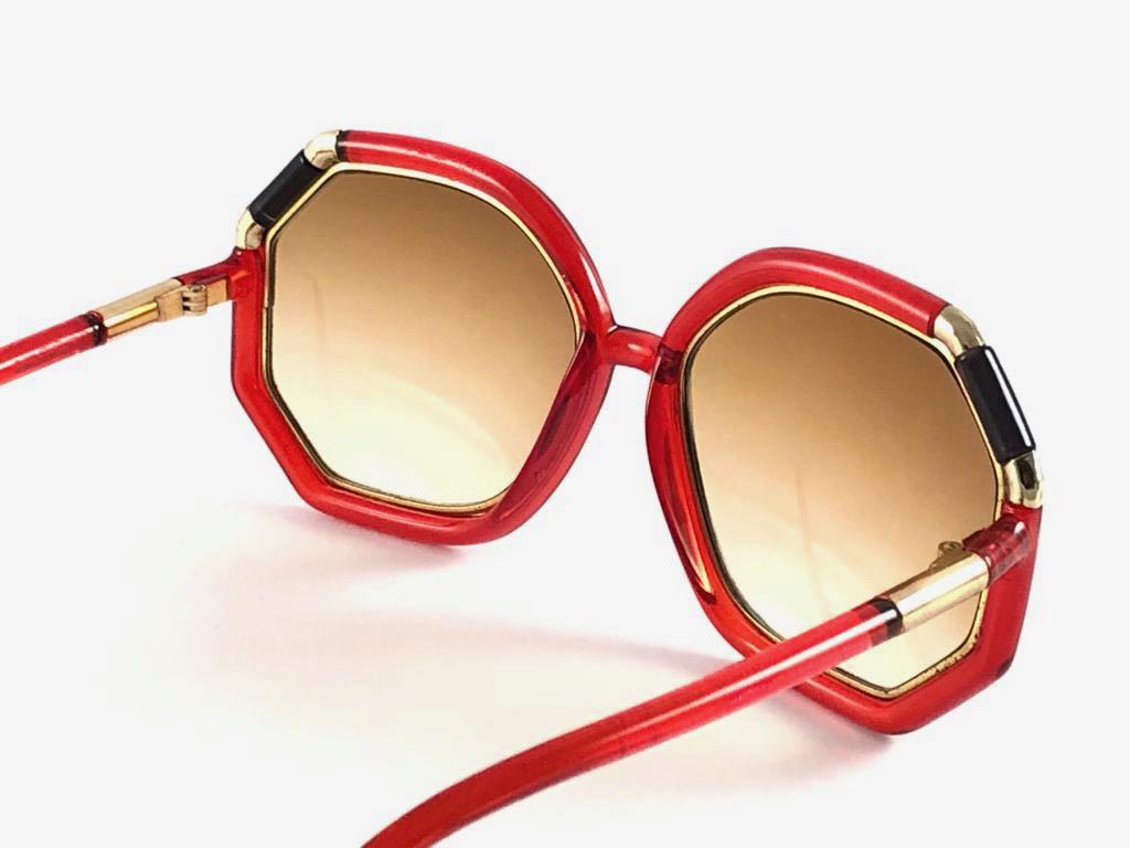 New Vintage Ted Lapidus Paris TL Black Red  & Gold 1970 Sunglasses In New Condition For Sale In Baleares, Baleares