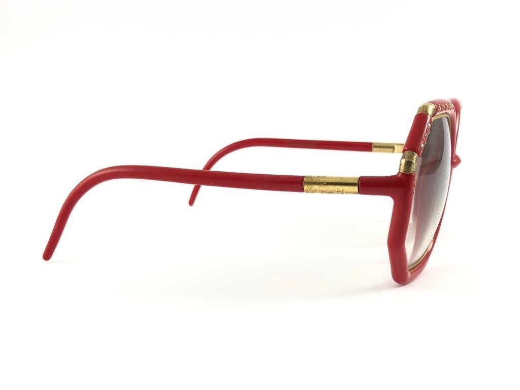 New Vintage Ted Lapidus Paris TL Red & Gold Rhinestones 1970 Sunglasses In New Condition For Sale In Baleares, Baleares