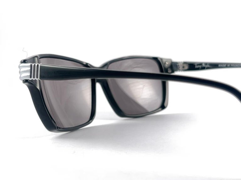 New Vintage Thierry Mugler Black Cat Eye Mirrored Lenses  display picture 2