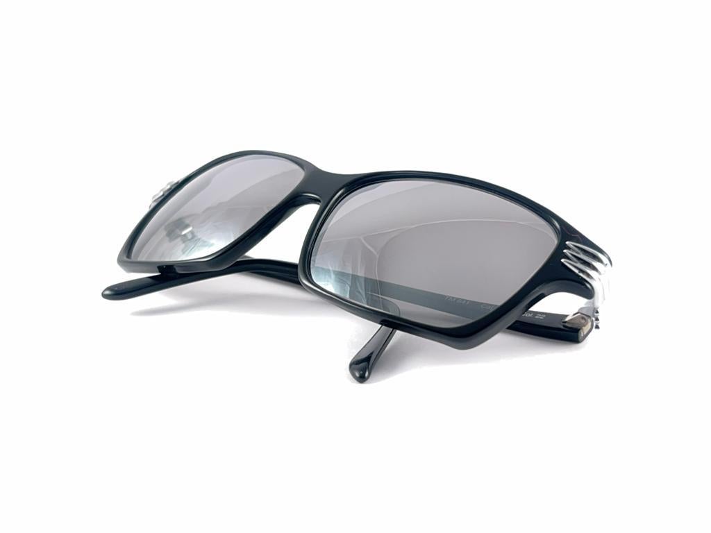 Nouvelles lunettes de soleil vintage Thierry Mugler à œil de chat noir avec miroir, années 1980 en vente 9