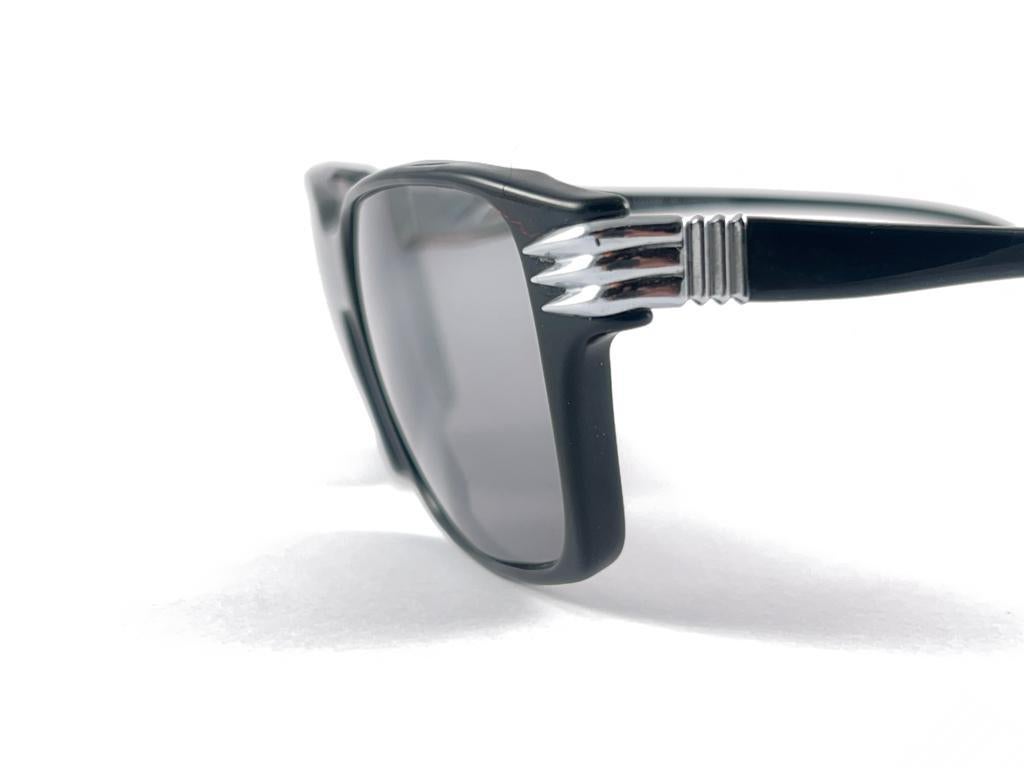 Women's or Men's New Vintage Thierry Mugler Black Cat Eye Mirrored Lenses 1980'S Sunglasses For Sale