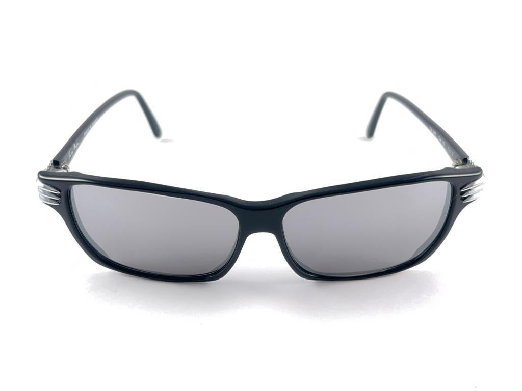 Nouvelles lunettes de soleil vintage Thierry Mugler à œil de chat noir avec miroir, années 1980 en vente 1