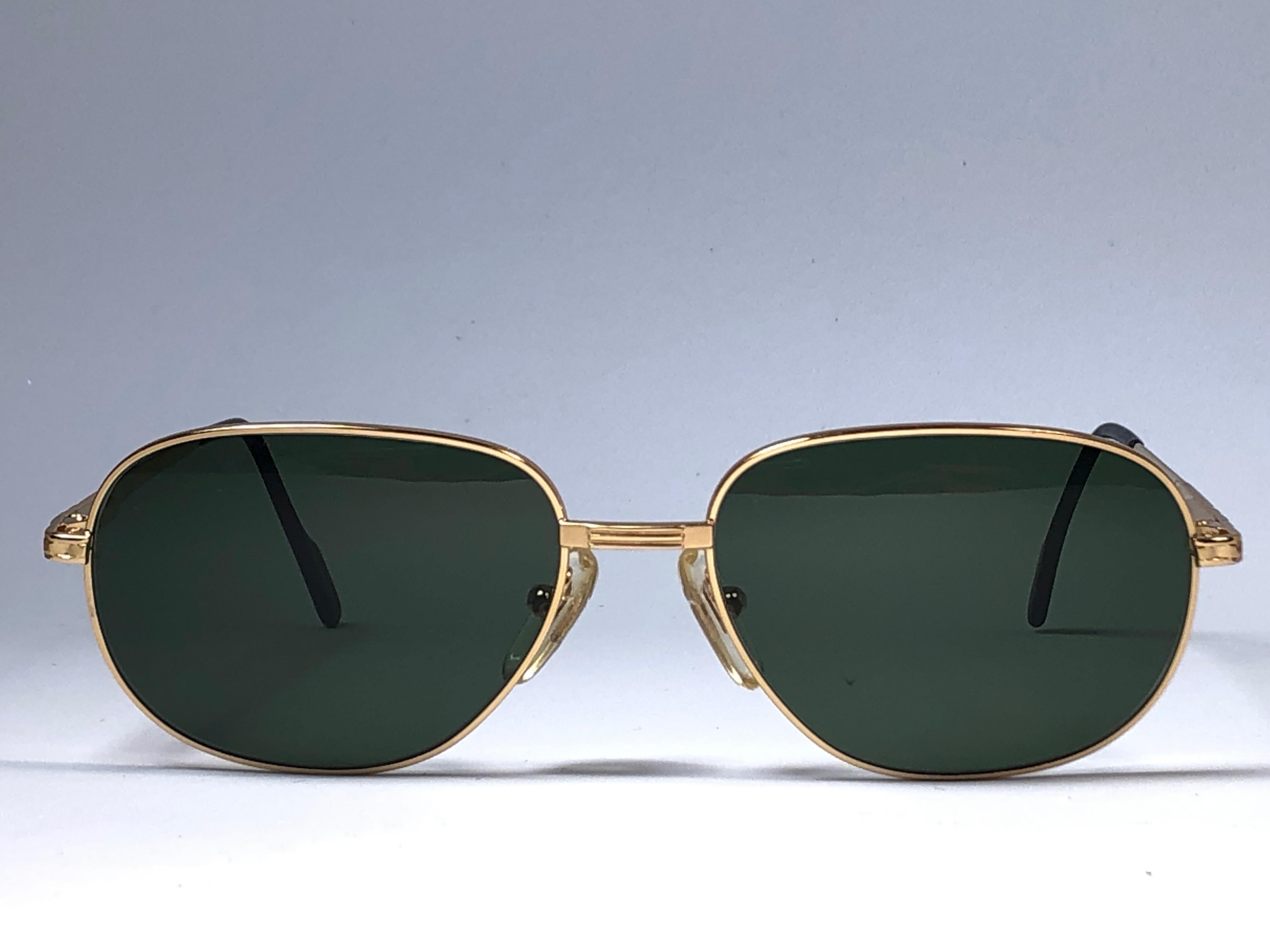New Tiffany gold plated frame. Spotless dark green lenses.

Made in Italy.
 
Produced and design in 1990's.

This item may show minor sign of wear due to storage.