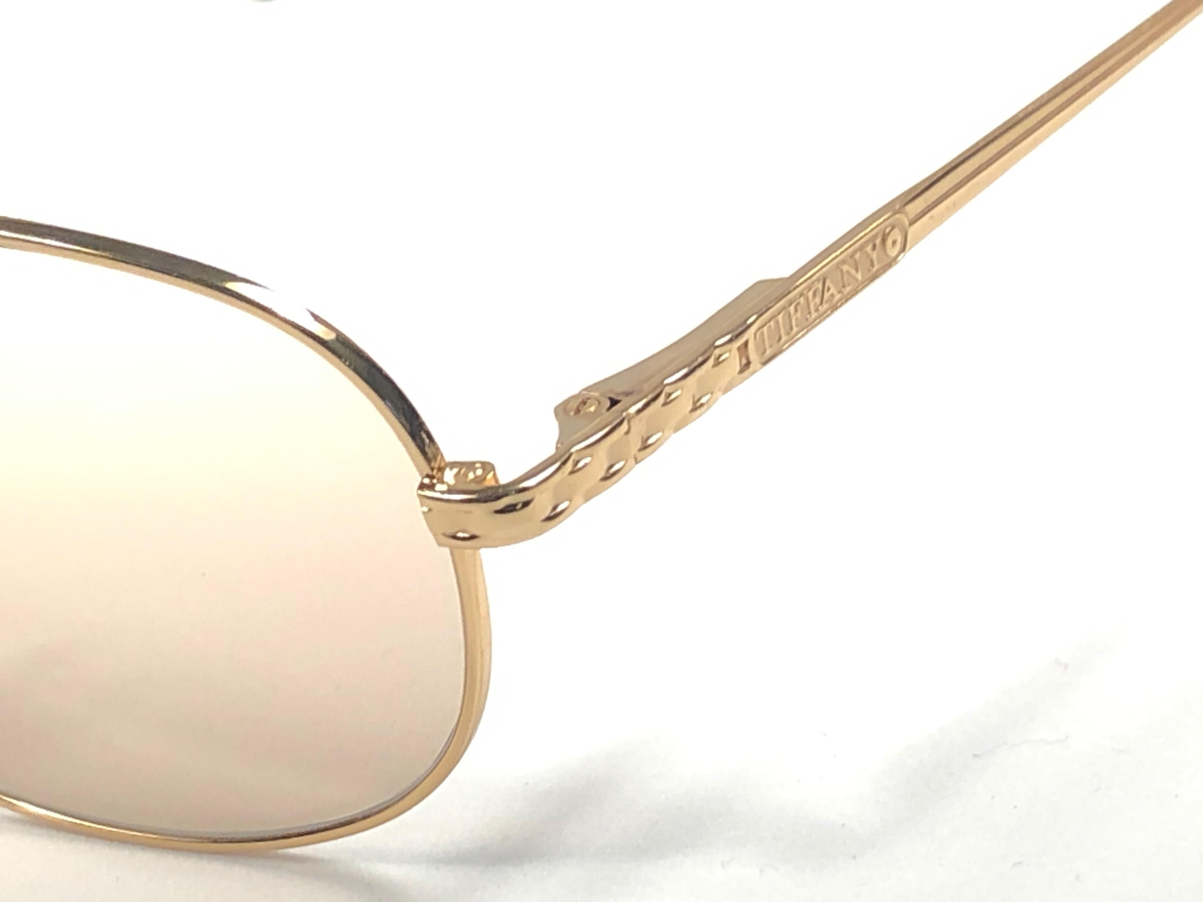 Nouveau Vintage Tiffany T371  Lunettes de soleil Gradient Brown Plated Gold 1990 France en vente 3