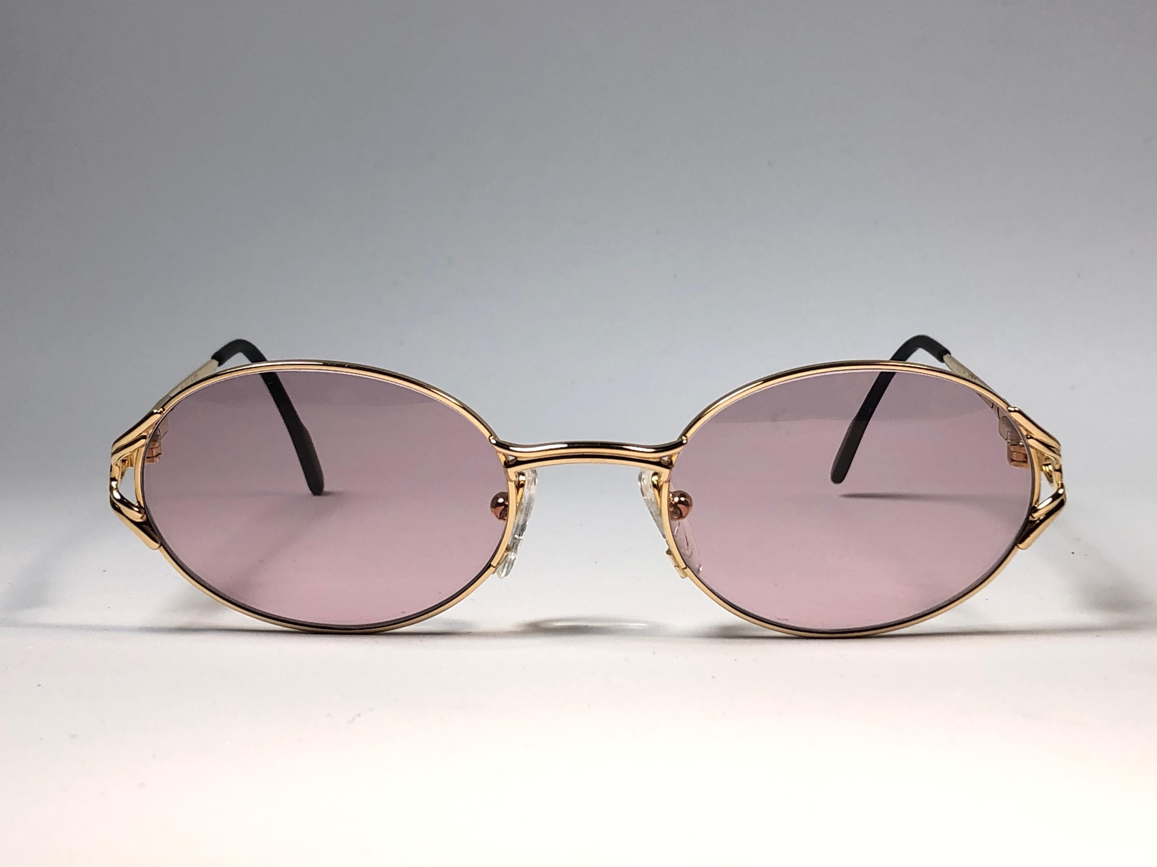 New Tiffany gold plated frame. Spotless rose lenses.

Made in Italy.
 
Produced and design in 1990's.

This item may show minor sign of wear due to storage.