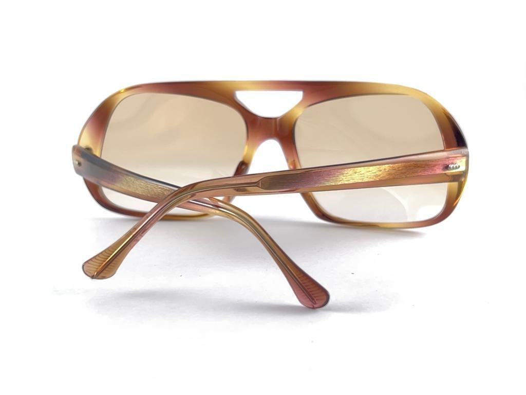 Nouvelles lunettes à cadre translucide vintage de qualité moyenne, fabriquées en France, années 70 en vente 7