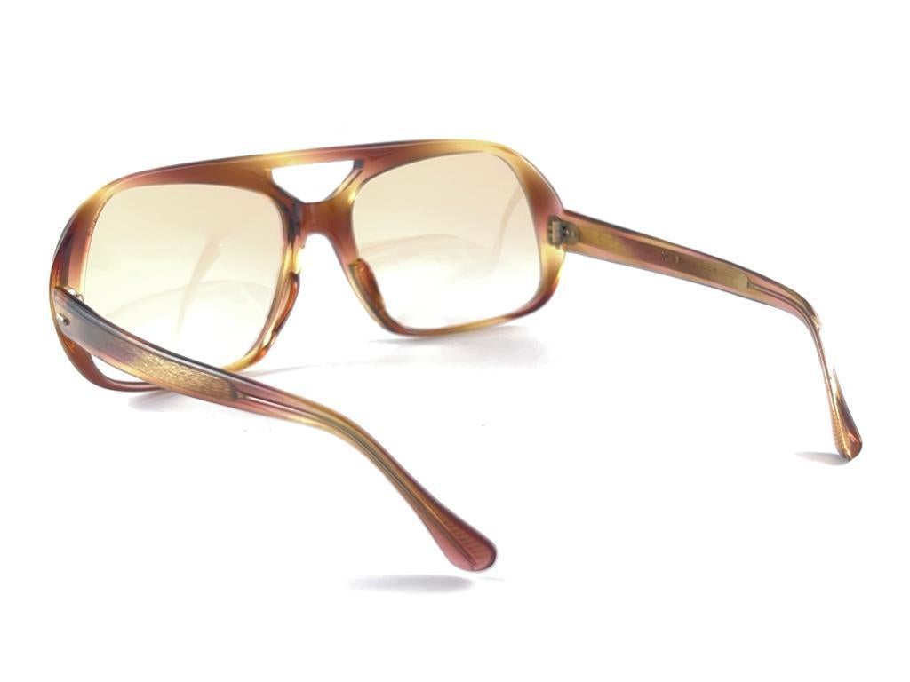 Nouvelles lunettes à cadre translucide vintage de qualité moyenne, fabriquées en France, années 70 en vente 8