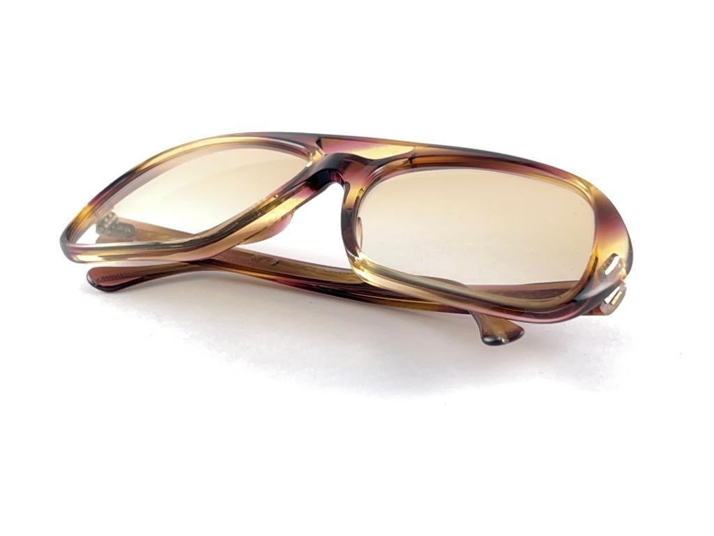Nouvelles lunettes à cadre translucide vintage de qualité moyenne, fabriquées en France, années 70 en vente 9
