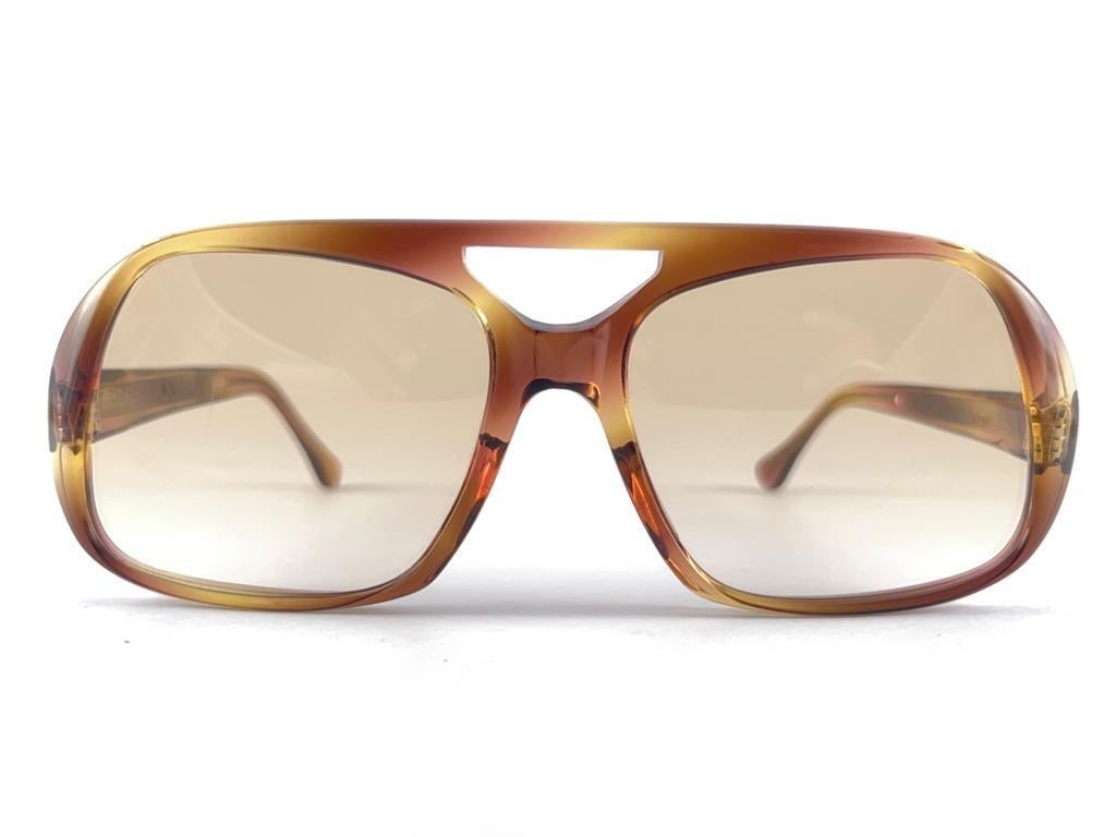 Nouvelles lunettes à cadre translucide vintage de qualité moyenne, fabriquées en France, années 70 en vente 10