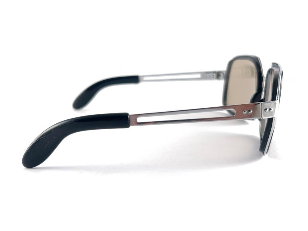 Beige Nouvelles lunettes à cadre translucide vintage de qualité moyenne, fabriquées en France, années 70 en vente