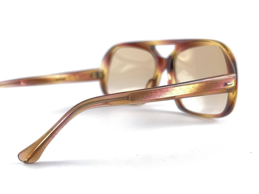 Nouvelles lunettes à cadre translucide vintage de qualité moyenne, fabriquées en France, années 70 en vente 3