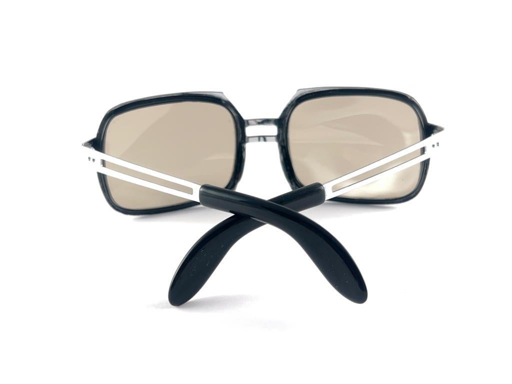 Nouvelles lunettes à cadre translucide vintage de qualité moyenne, fabriquées en France, années 70 en vente 2