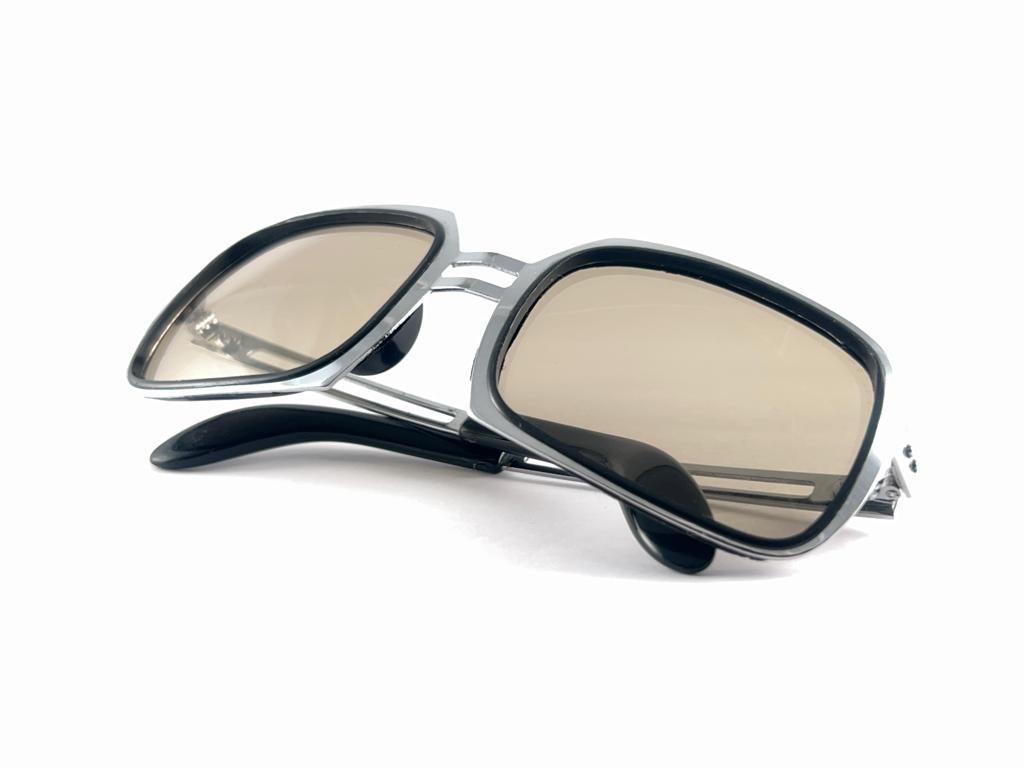 Nouvelles lunettes à cadre translucide vintage de qualité moyenne, fabriquées en France, années 70 en vente 3