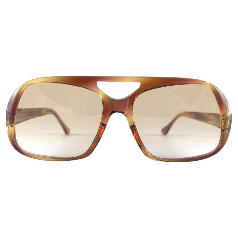 Nouvelles lunettes à cadre translucide vintage de qualité moyenne, fabriquées en France, années 70 en vente