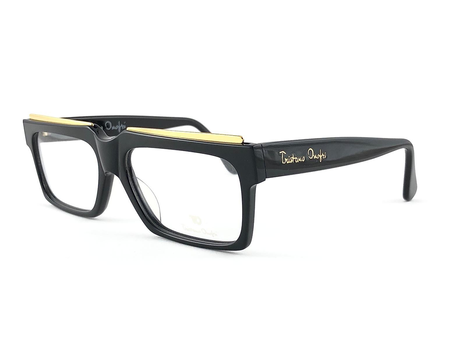 New vintage Tristano Onofri RX Glasses

Classy and timeless black and gold frame ready for your prescription lenses. 

New, never worn or displayed, it may show minor sign of wear due to storage

 Made in Italy.

FRONT :  14 CMS
LENS HEIGHT :  3.2