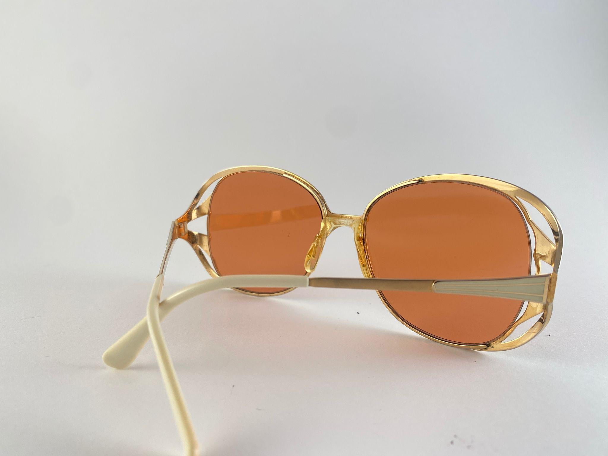 New Vintage Tura Mod 825 Overzised Beige & Gold Frame 1970'S Japan Sunglasses in vendita 7