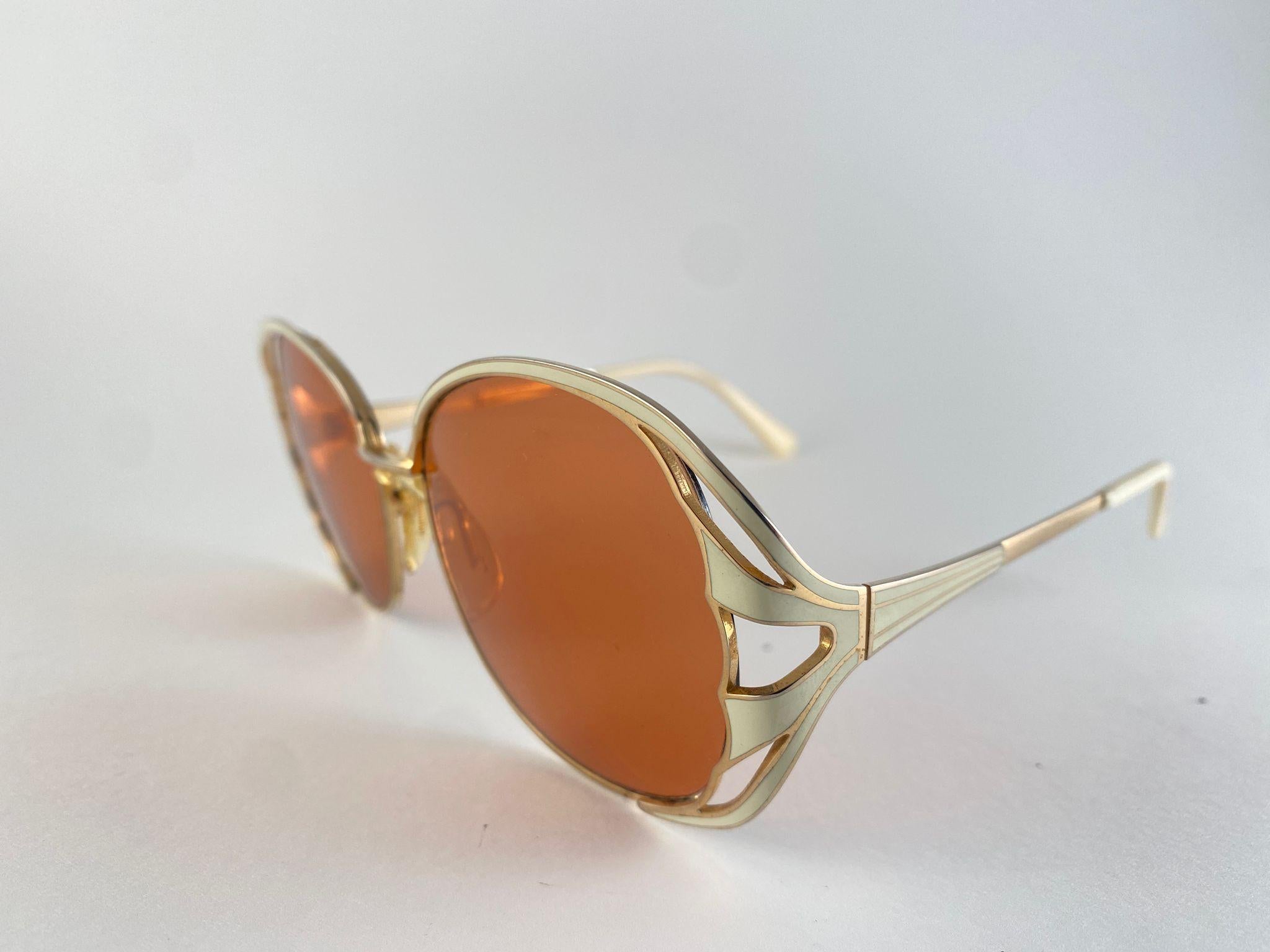 New Vintage Tura Mod 825 Overzised Beige & Gold Frame 1970'S Japan Sunglasses in vendita 9