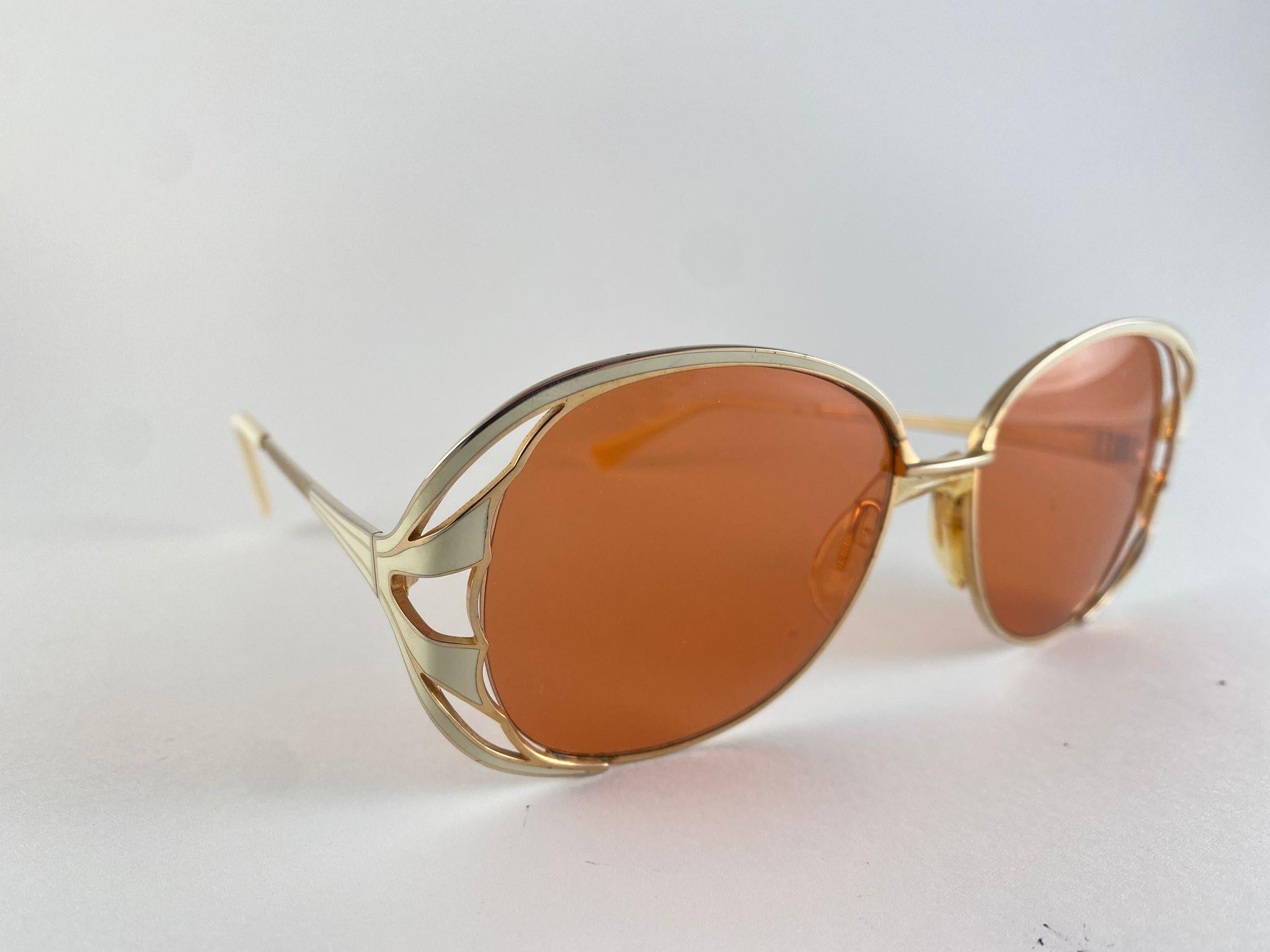 New Vintage Tura Mod 825 Overzised Beige & Gold Frame 1970'S Japan Sunglasses in vendita 2