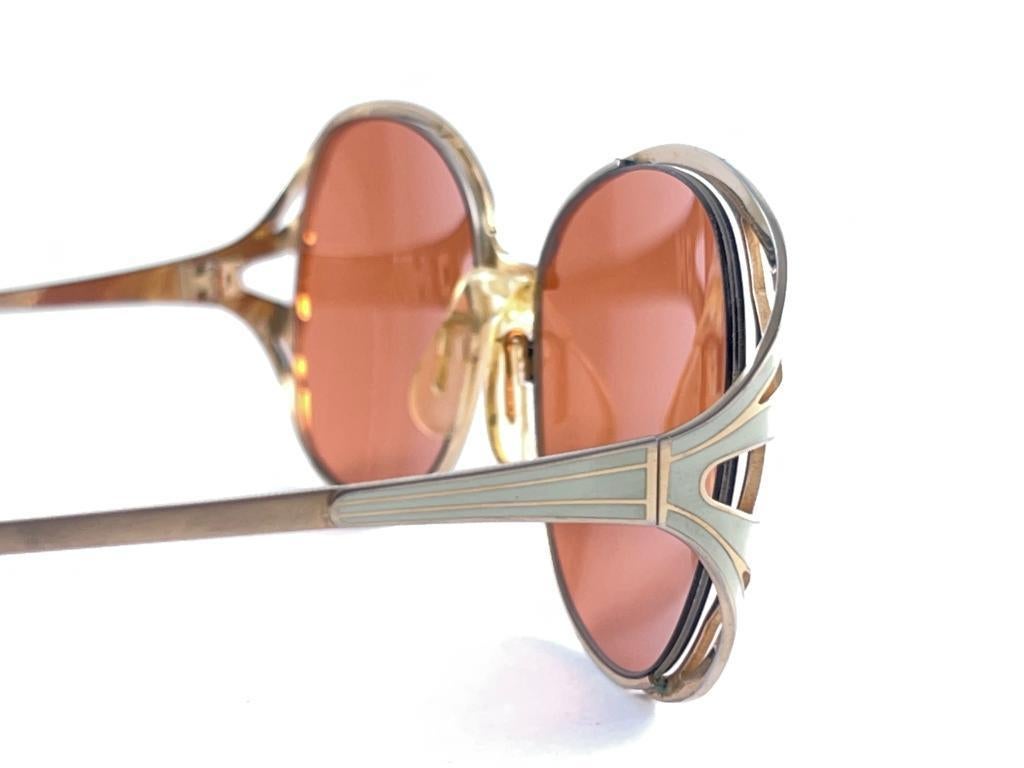 New Vintage Tura Mod 825 Overzised Gold Frame 1970's Japan Sunglasses Pour femmes en vente
