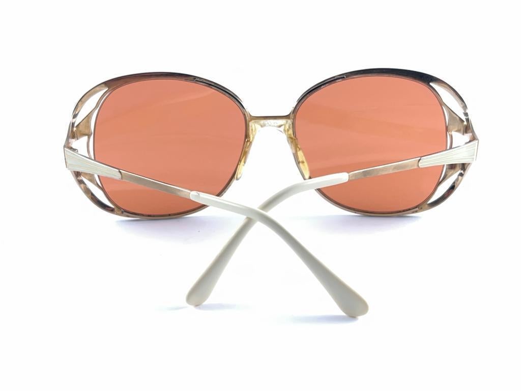 New Vintage Tura Mod 825 Overzised Gold Frame 1970's Japan Sunglasses en vente 4