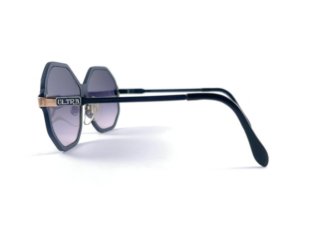New Vintage Ultra Oversized Hexagonal Flat Gradient Lenses 1970's Sunglasses For Sale 2