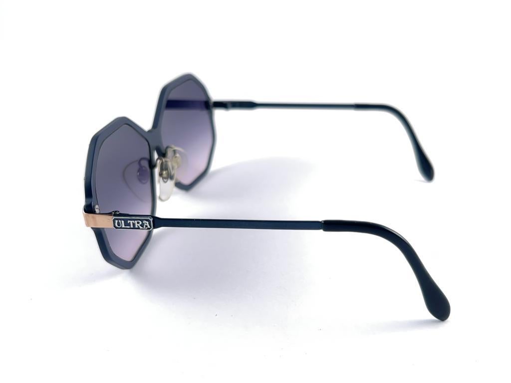 New Vintage Ultra Oversized Hexagonal Flat Gradient Lenses 1970's Sunglasses For Sale 4